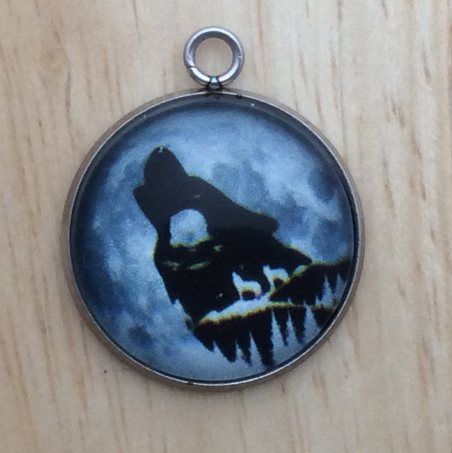 wolf howling charm