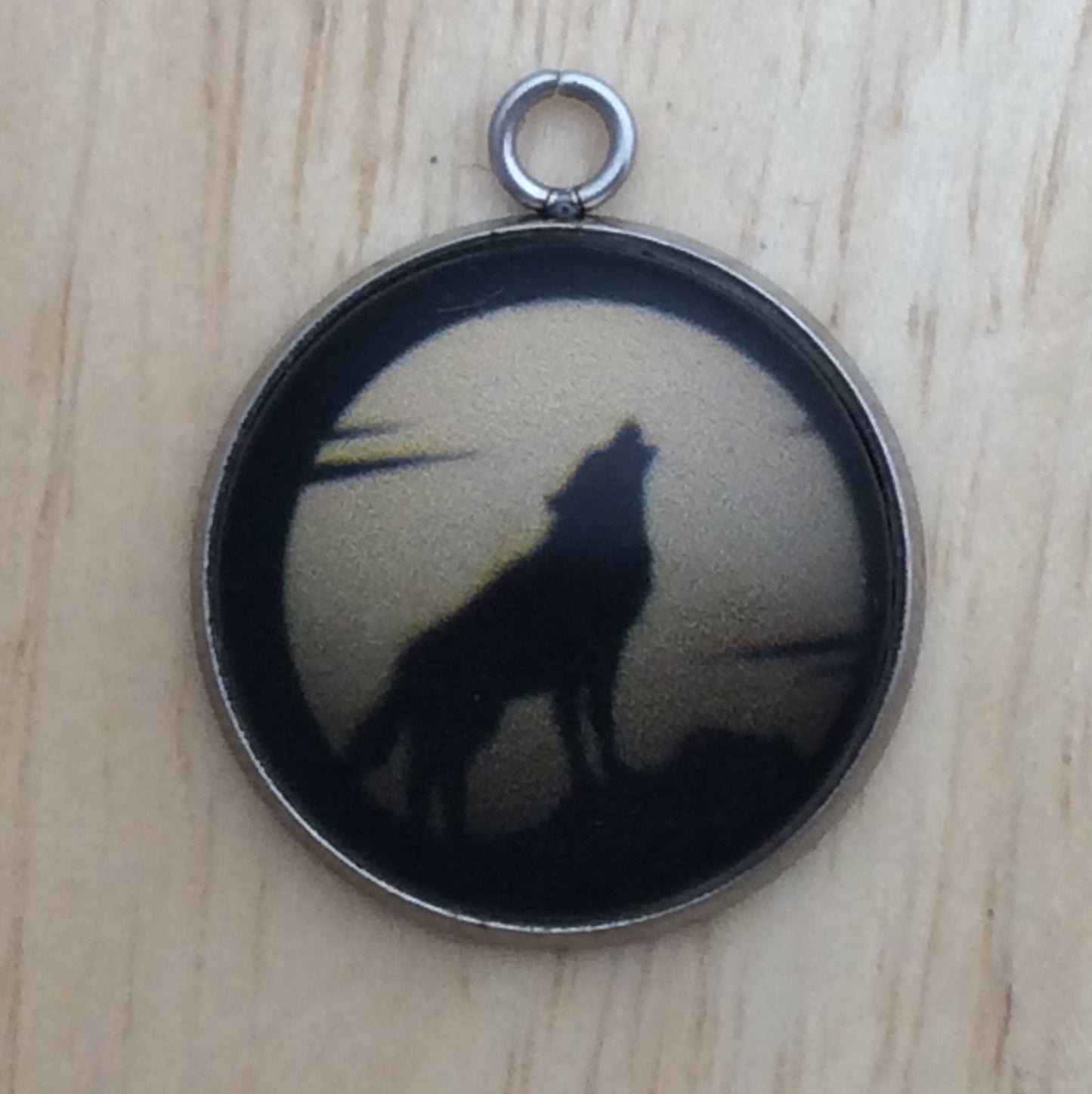 wolf howling charm