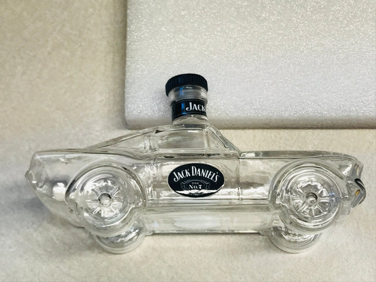 Vintage Muscle Car Glass Decanter – Classic Mustang-Inspired Whiskey Bottle