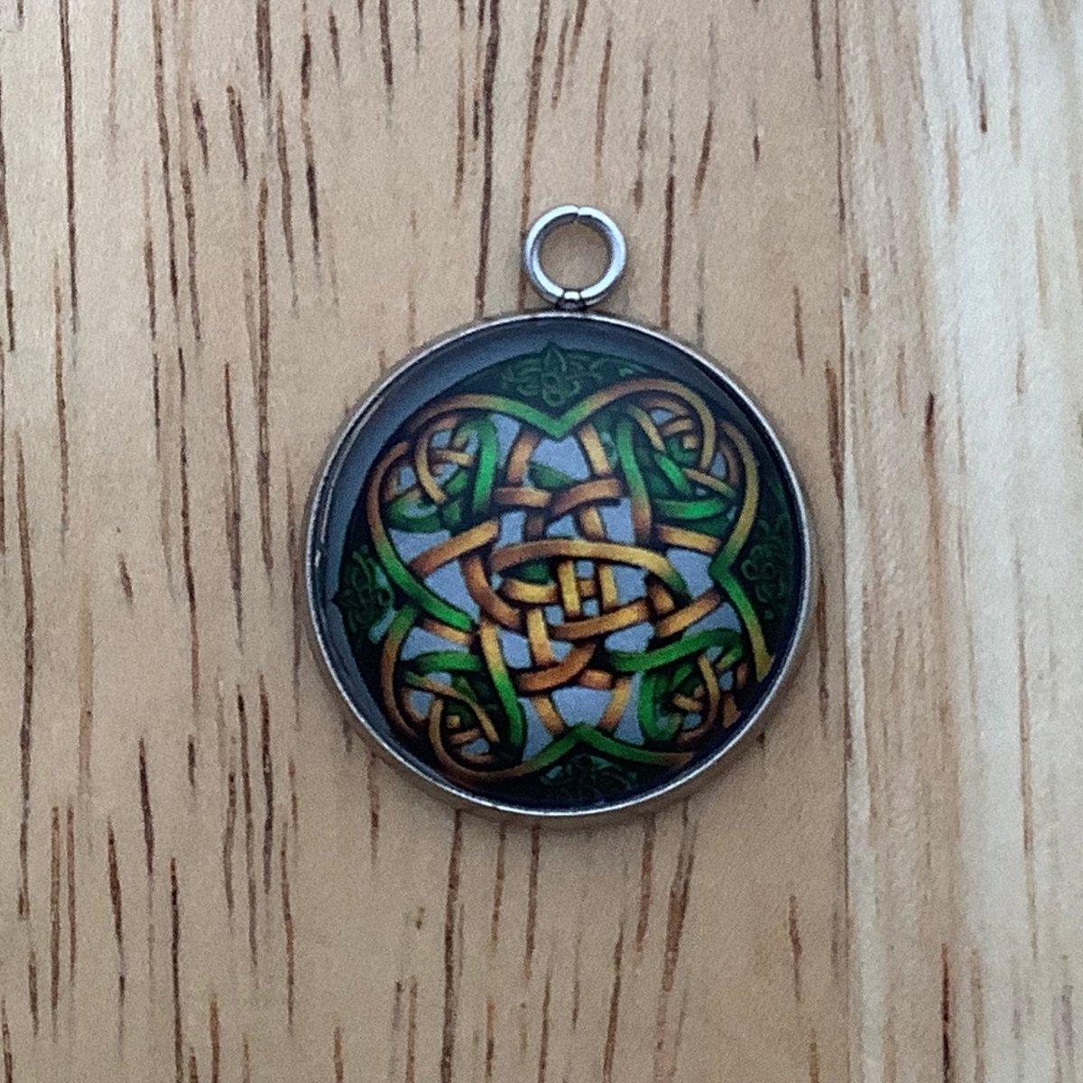 a graphic of a celtic knot
