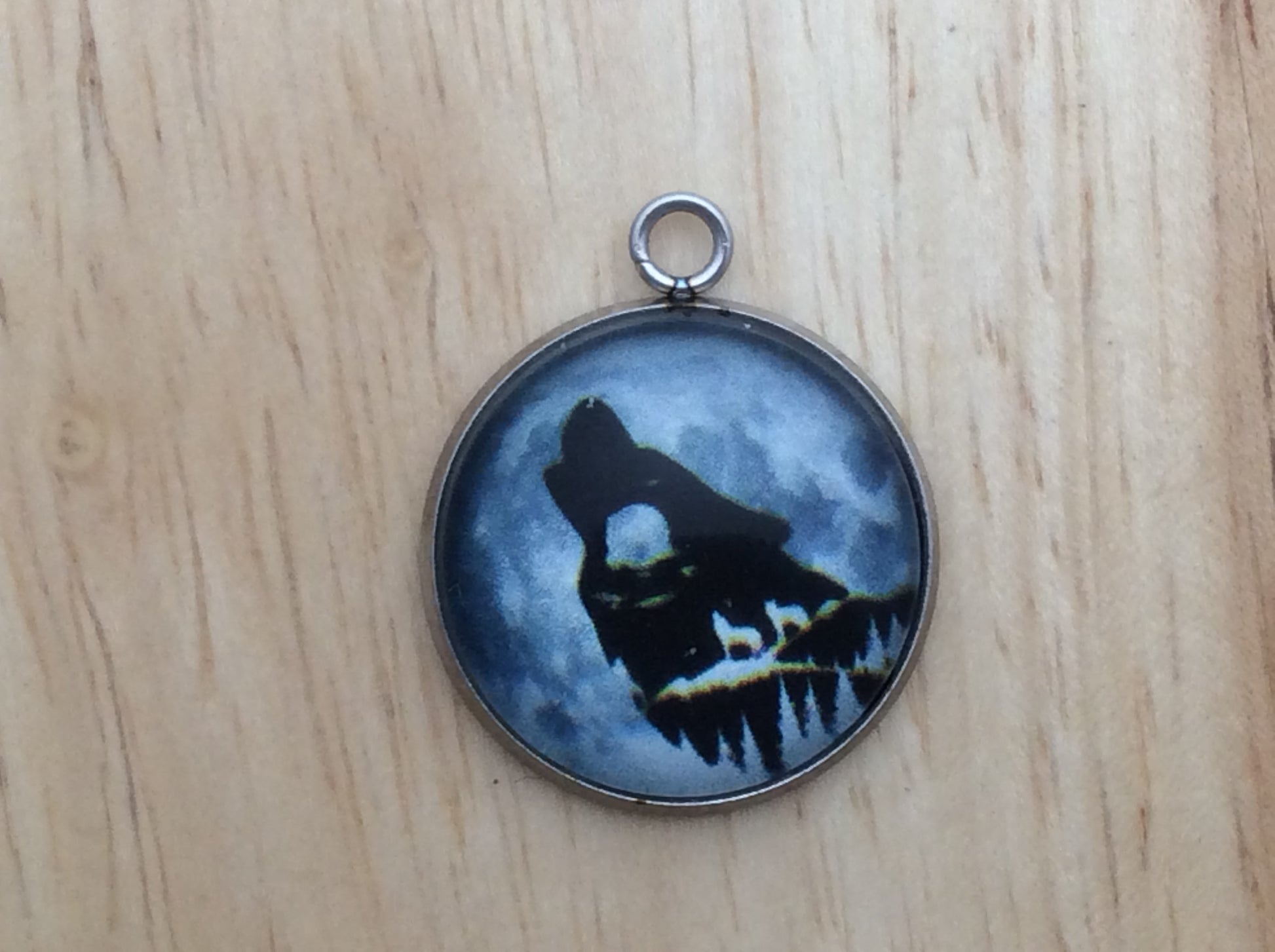 wolf howling charm