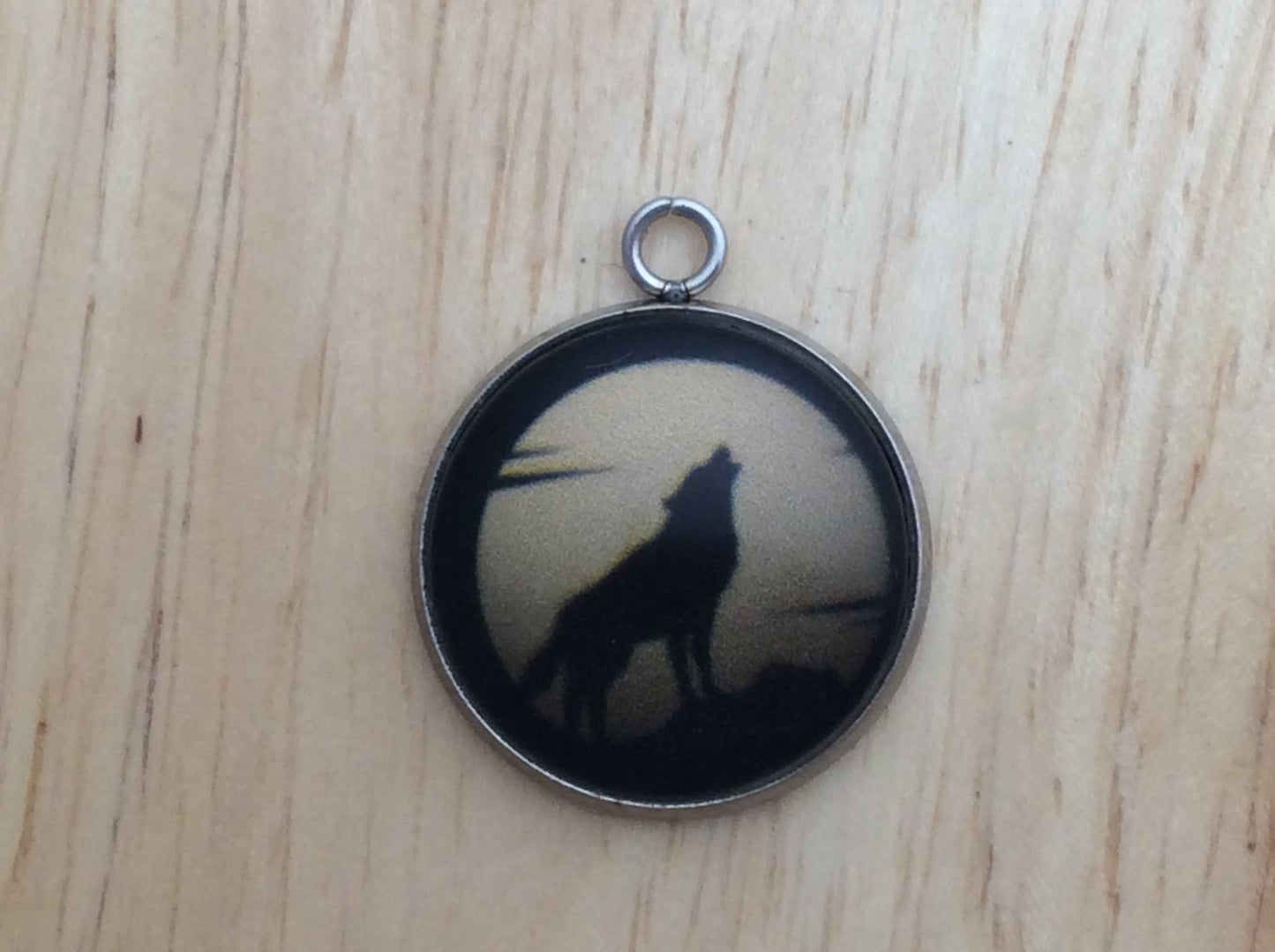 wolf howling charm