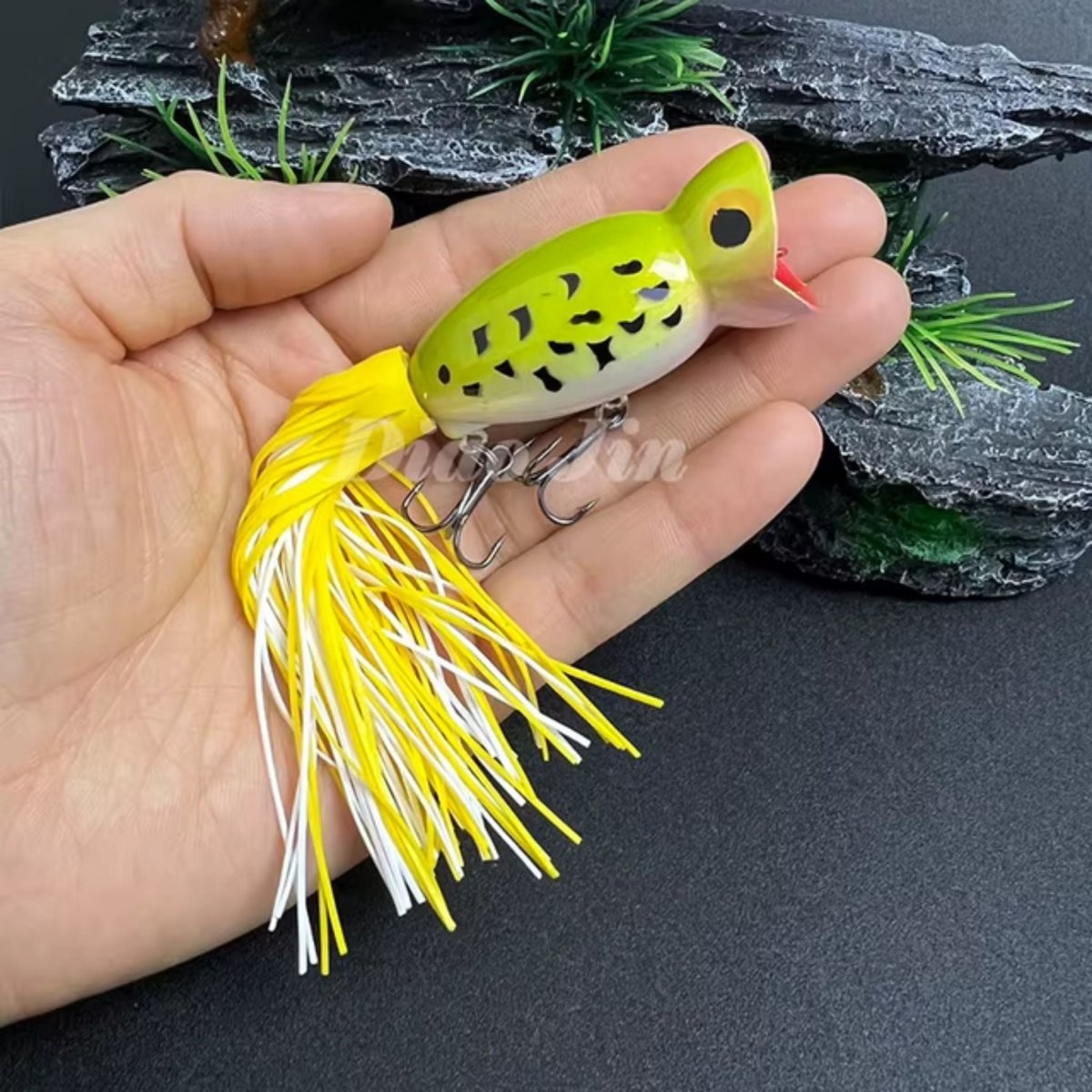 Bass Fishing Hula Popper Lure with a Rubber Skirt 5cm 11g