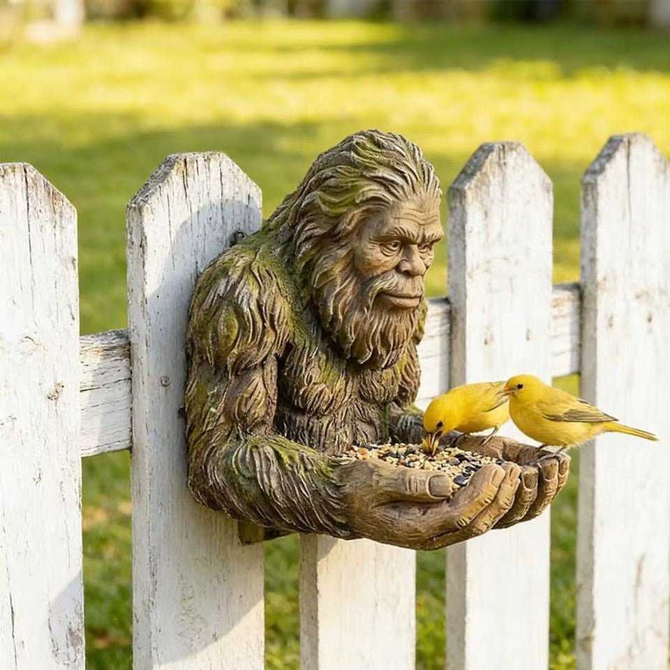 Bigfoot Bird Feeder Statue – Sasquatch Resin Hanging Feeder Yard Garden Decor