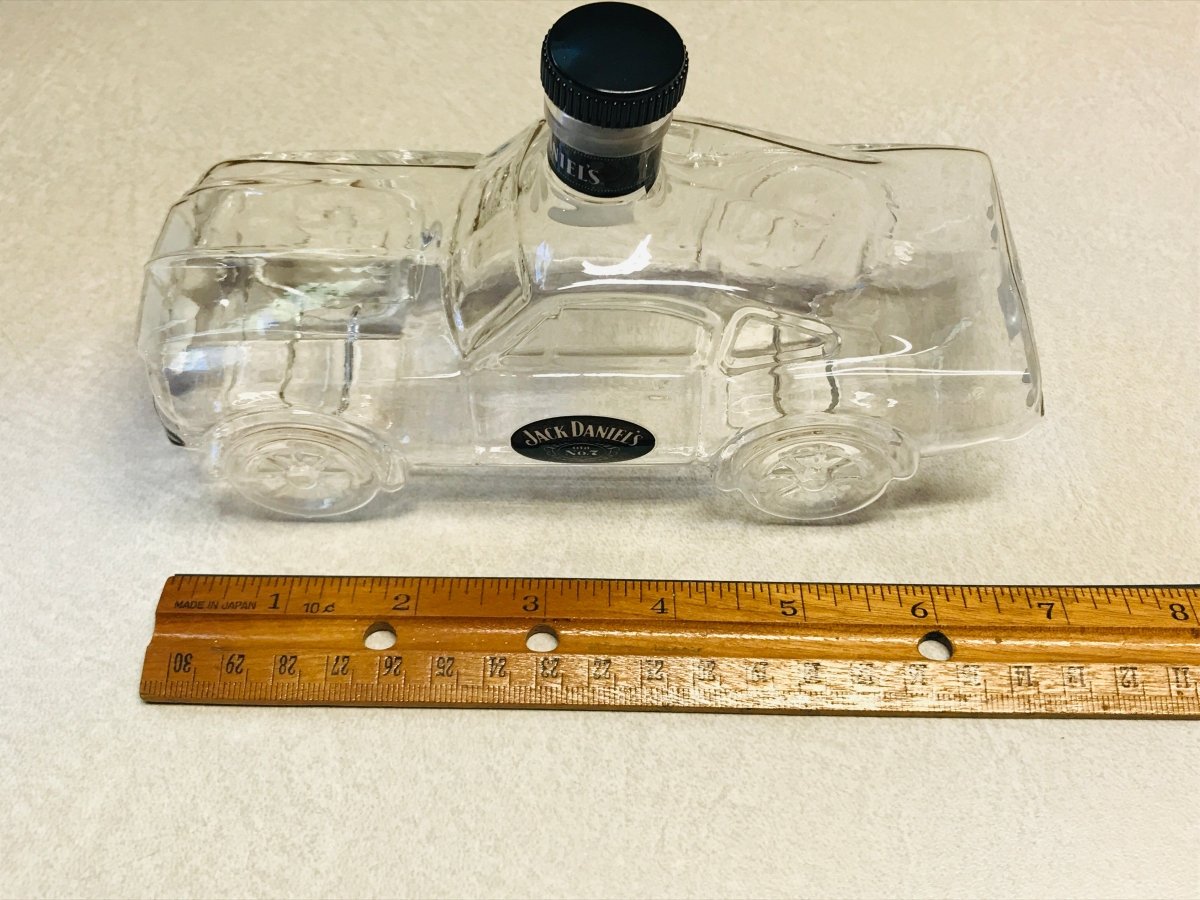 Vintage Muscle Car Glass Decanter – Classic Mustang-Inspired Whiskey Bottle