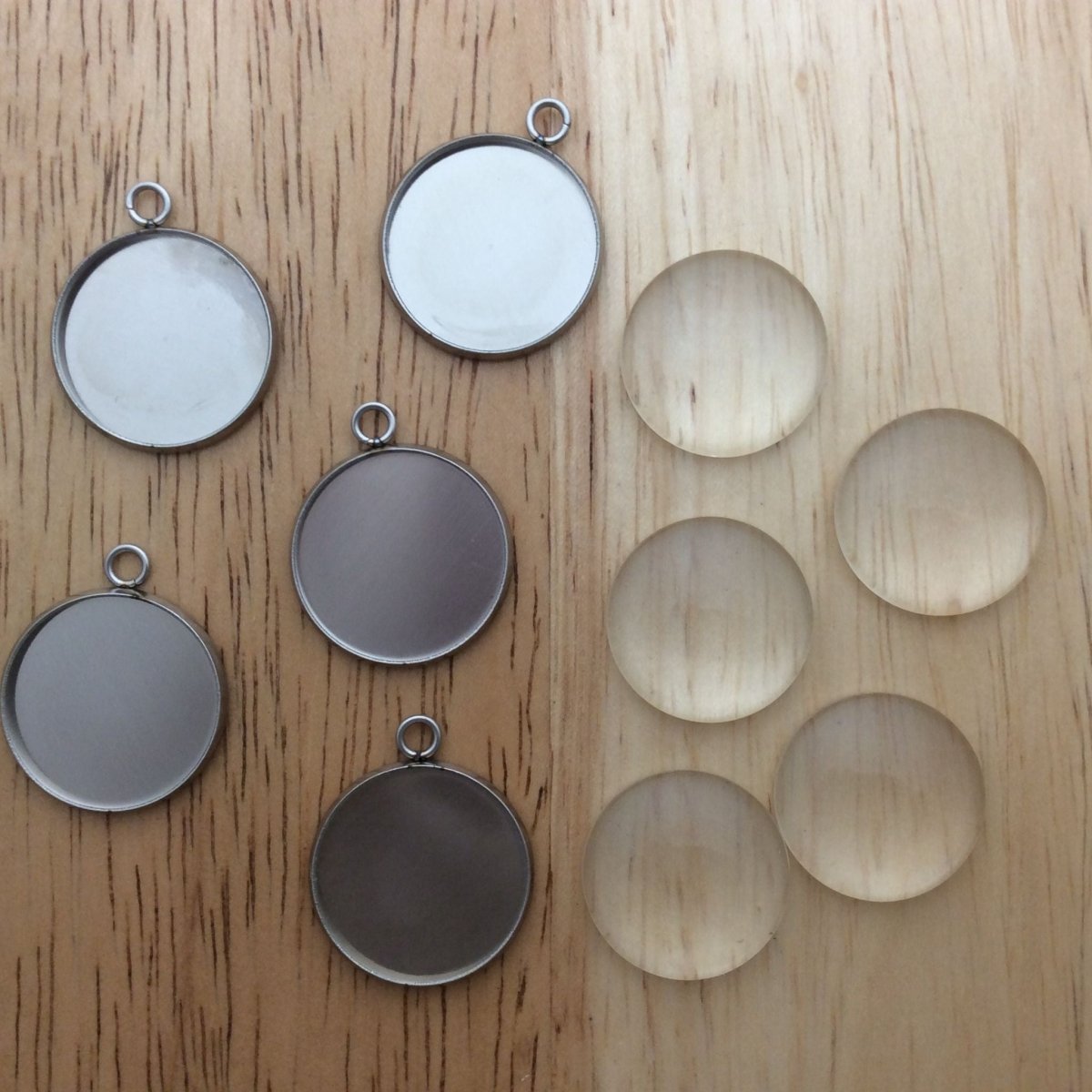 5 - 18mm stainless steel bases and 5 18mm glass cabochons