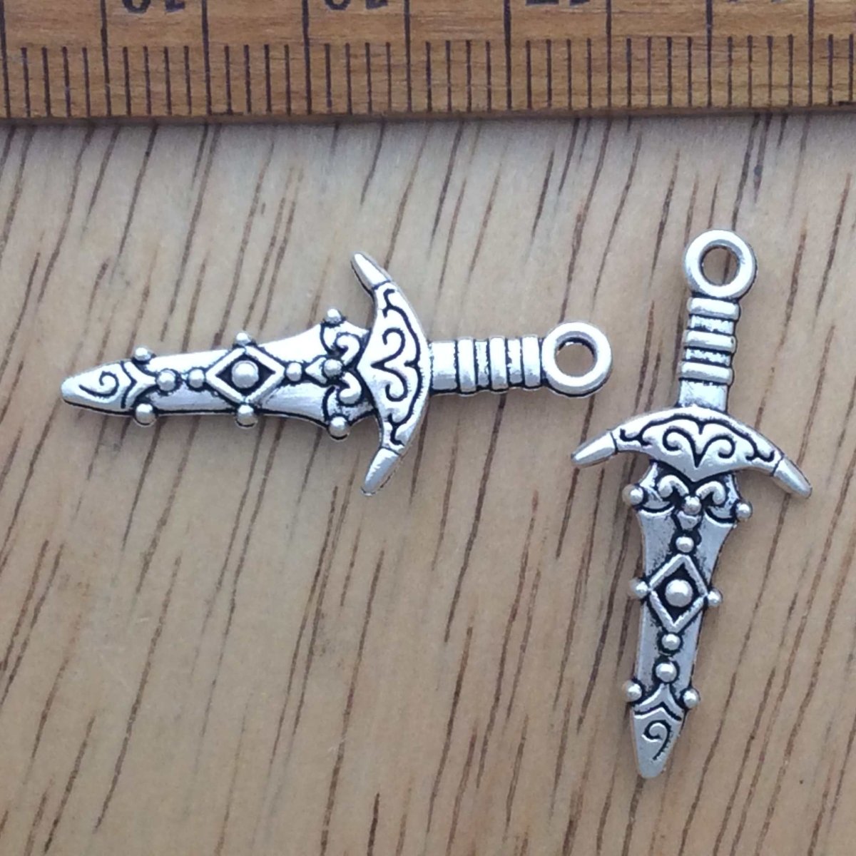 10 pcs Dagger Sword Charms