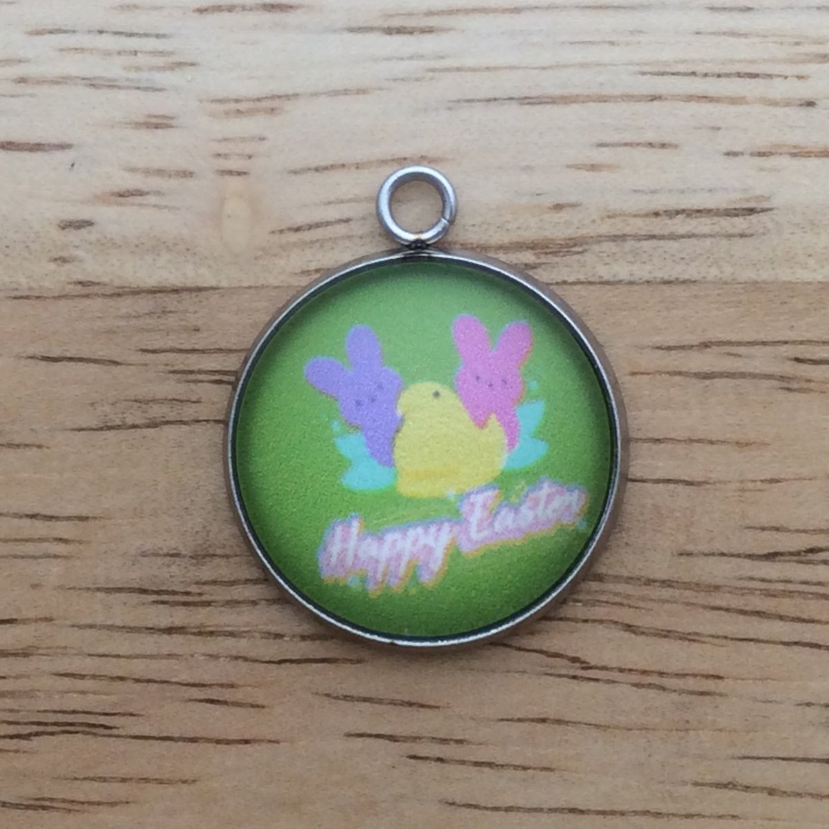 glass cabochon charm that says happy easter with three peeps